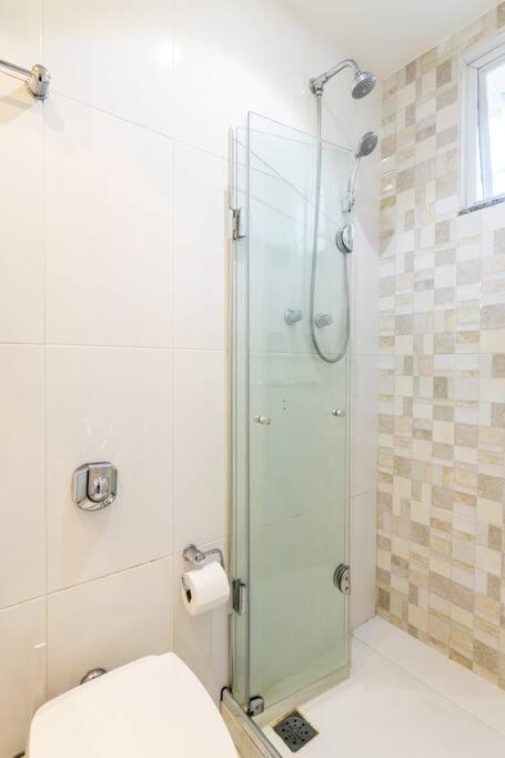 Apartamento Renewed At Copacabana's Heart 250m From The